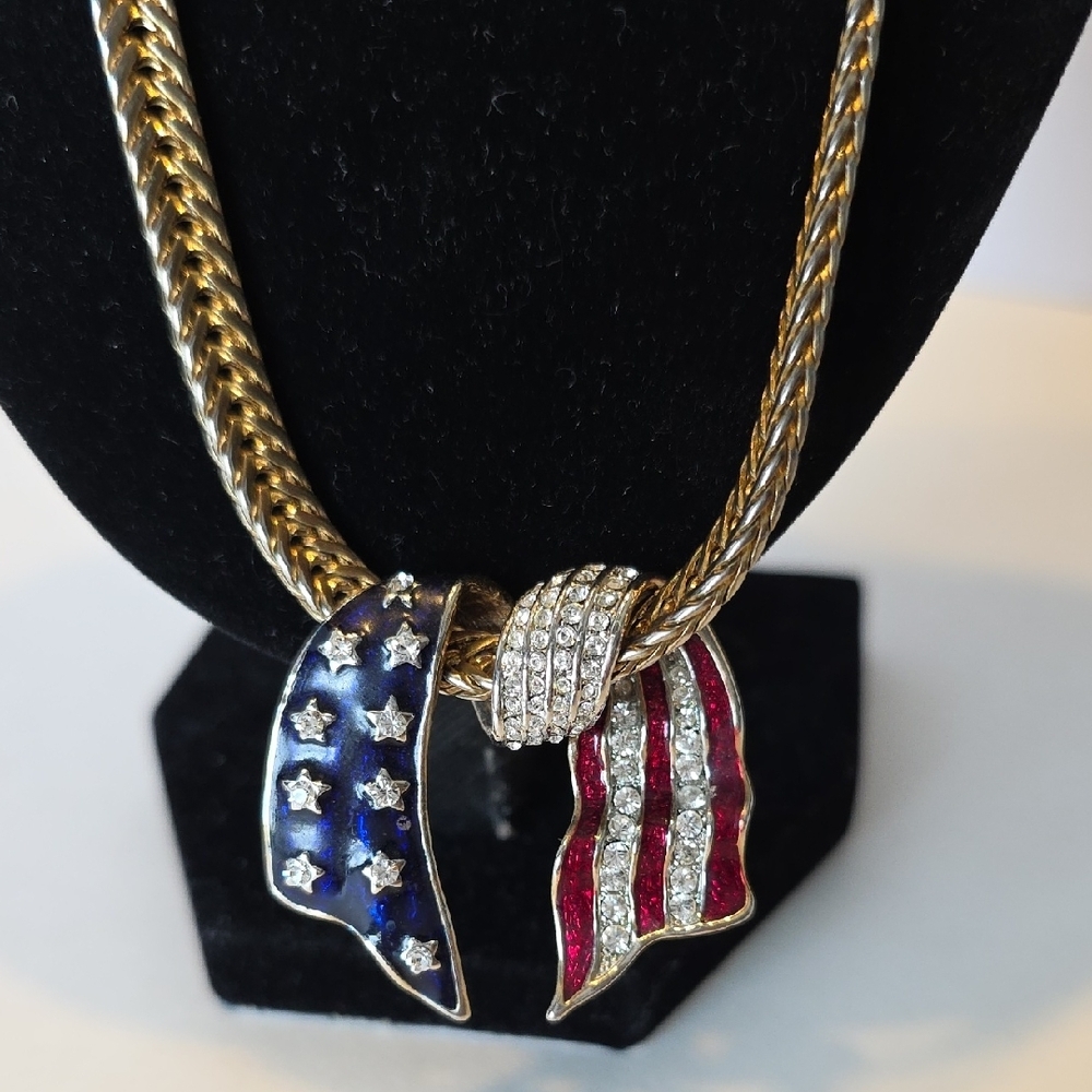 Patriotic Red Silver Blue Wrap Around Chain Pendant Goldtone Chain Mark 2005 AD